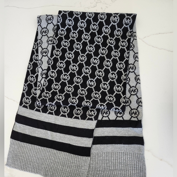 NWT Michael Kors Reversible Scarf - Picture 1 of 2
